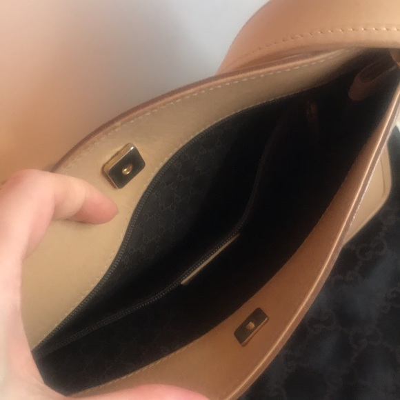 Authentic Gucci leather bag. Beige with gold hardware. - Picture 16 of 17
